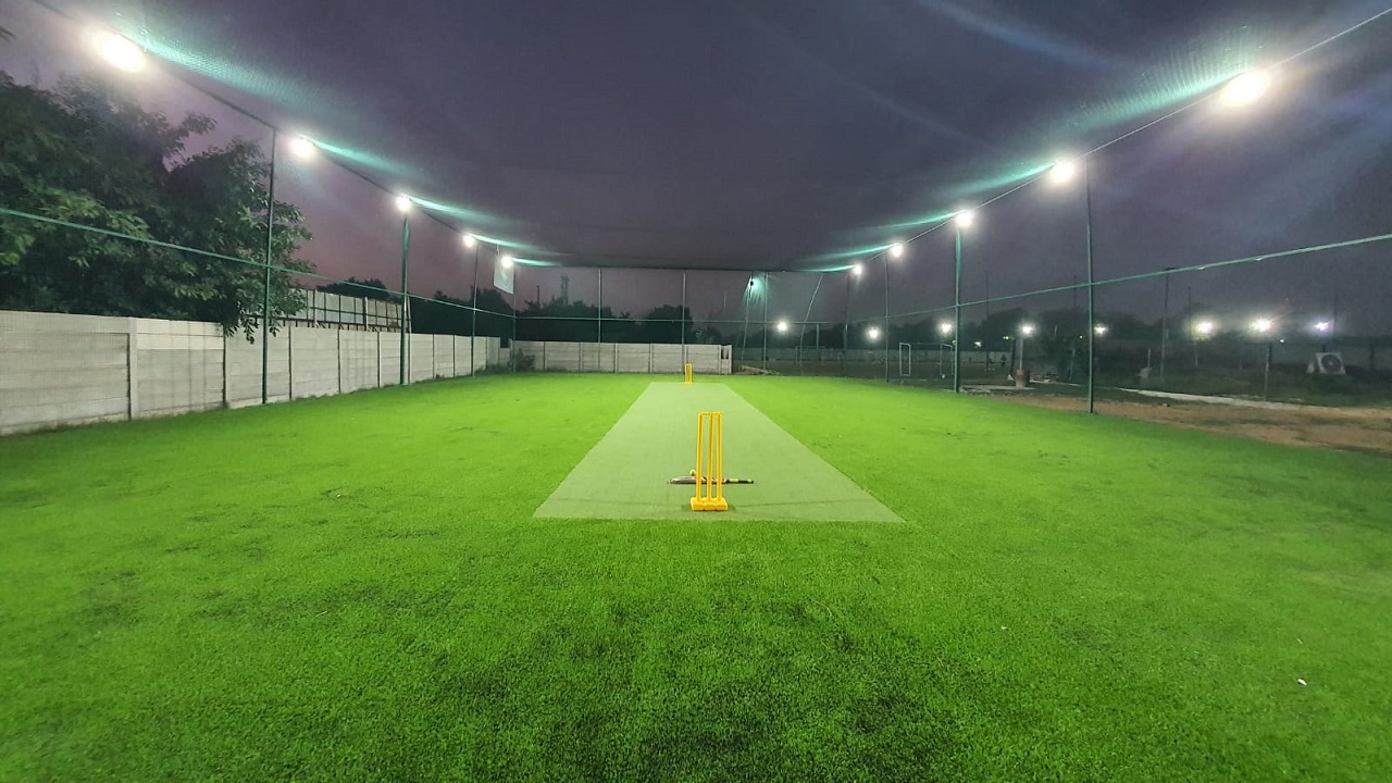 Challengers Dugout Box Cricket