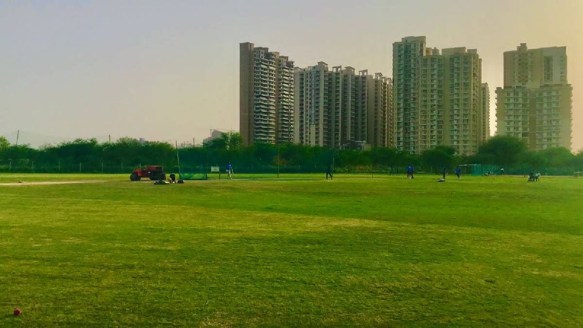 Cricket Grounds in Noida Hudle