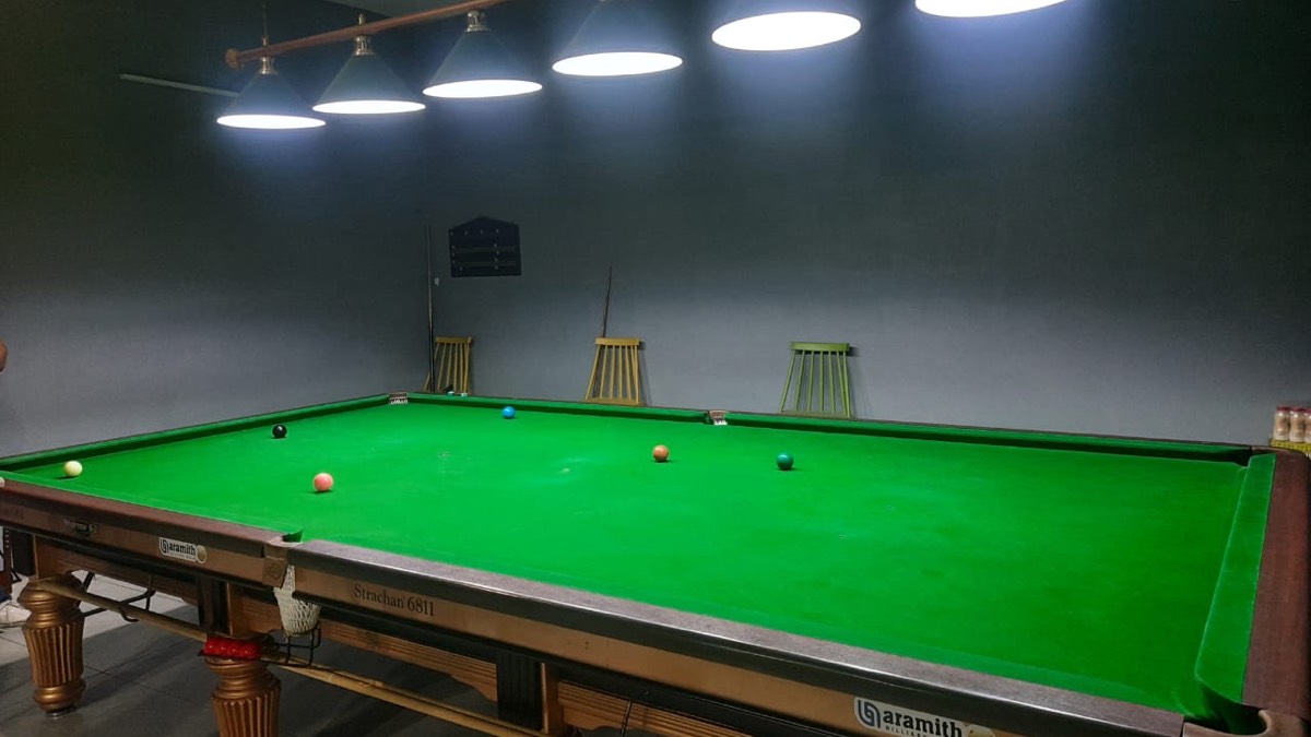 Where can I find some venues to play pool and snooker in Delhi